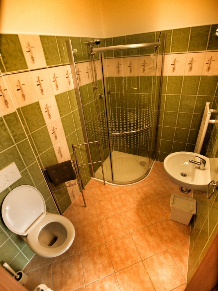 24-Koupelna-ctyrluzkoveho-pokoje-1616514866.jpeg